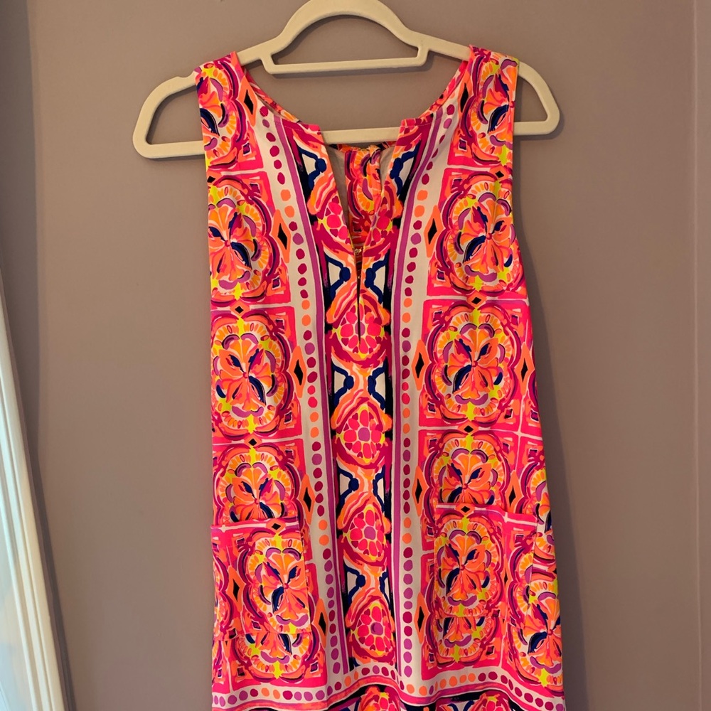 lily pulitzer patterned short sleeve dress!!